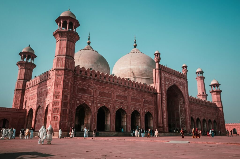 dr muhammad amer TXJEdxs5Hh4 unsplash 1 1 badshahi mosque